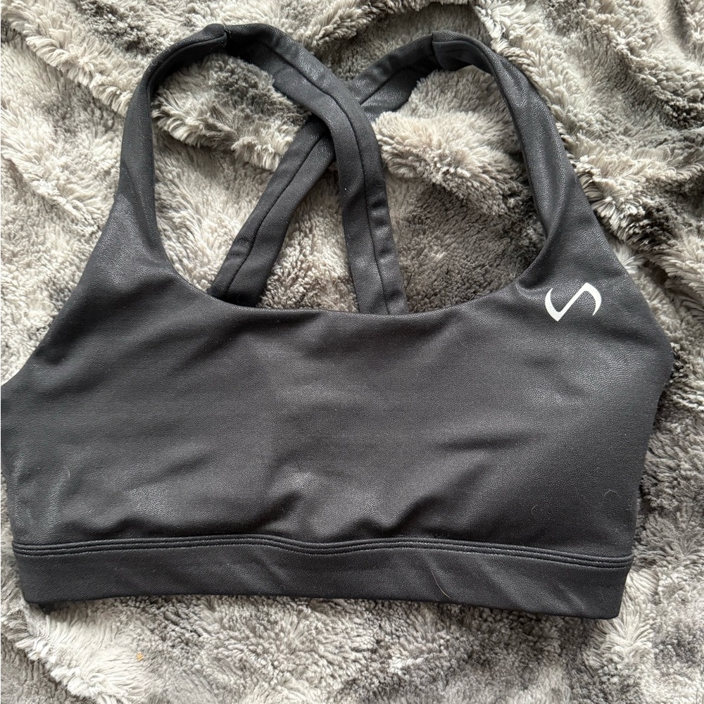 Sleek Black Sports Bra